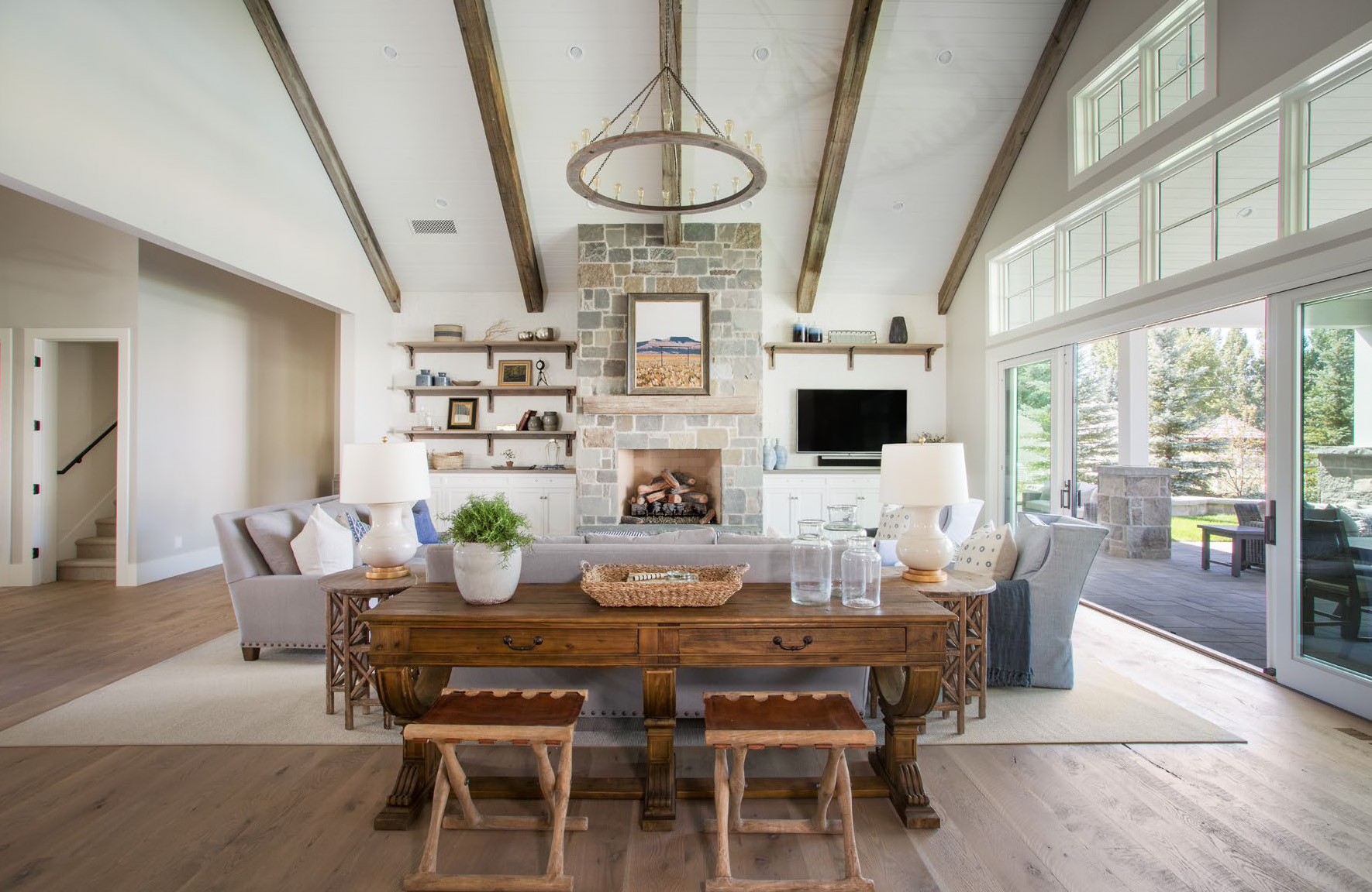 A Contemporary Twist To The Classic American Farmhouse Mountain